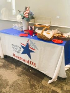 Table with Food covered by tablecloth with RespondDE MRC logp